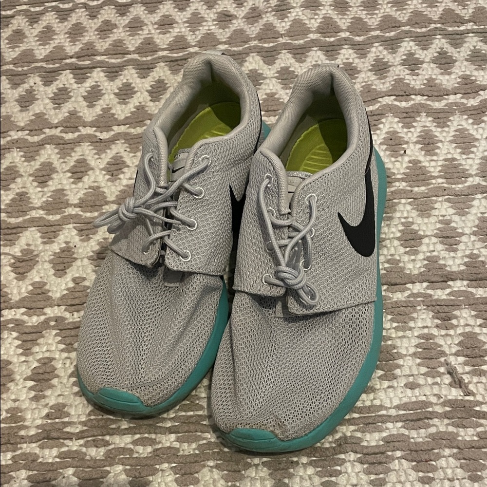 Nike Men’s Roshe Run Sneakers in Gray and Teal